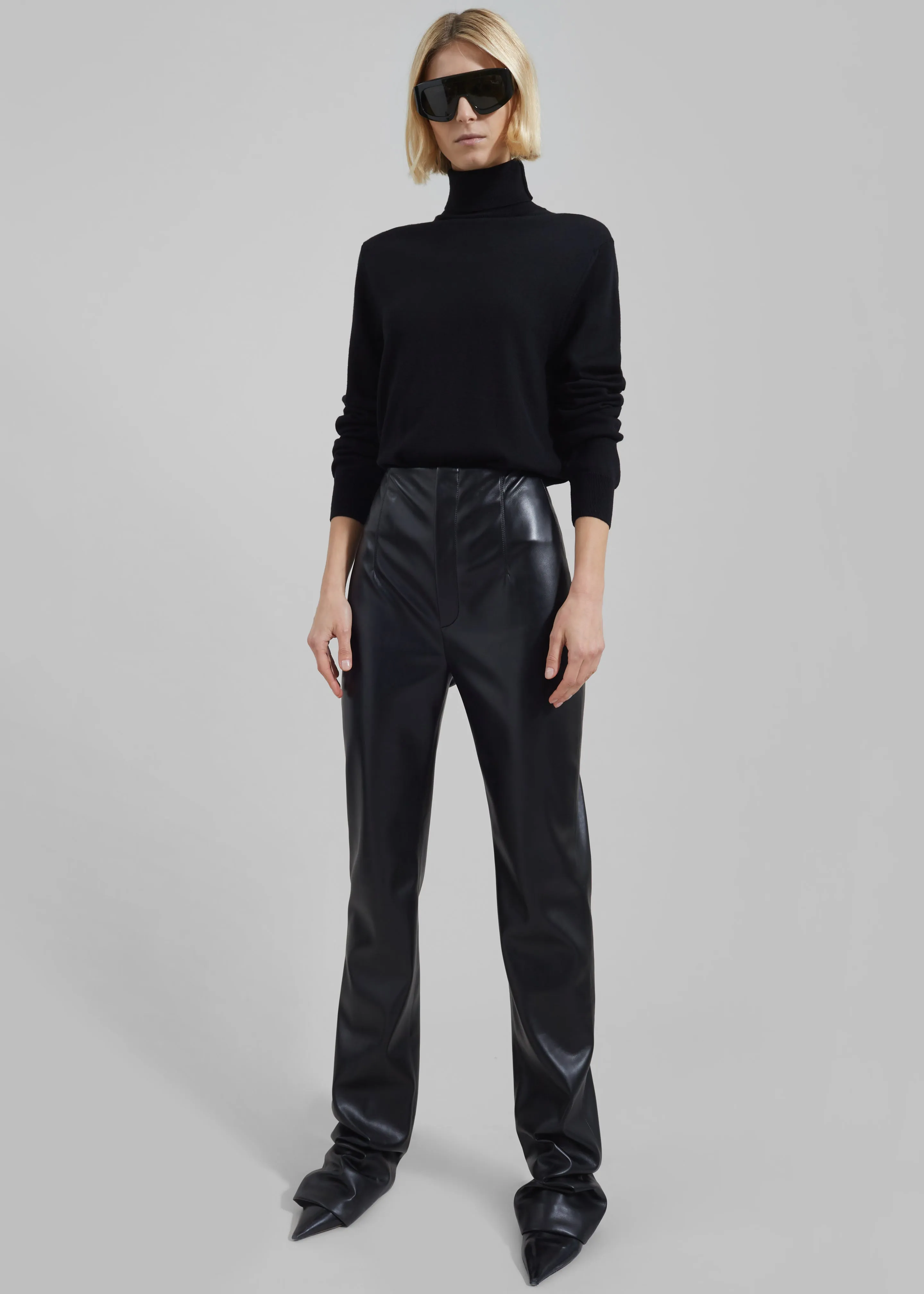 Eve Thin Turtleneck Sweater - Black