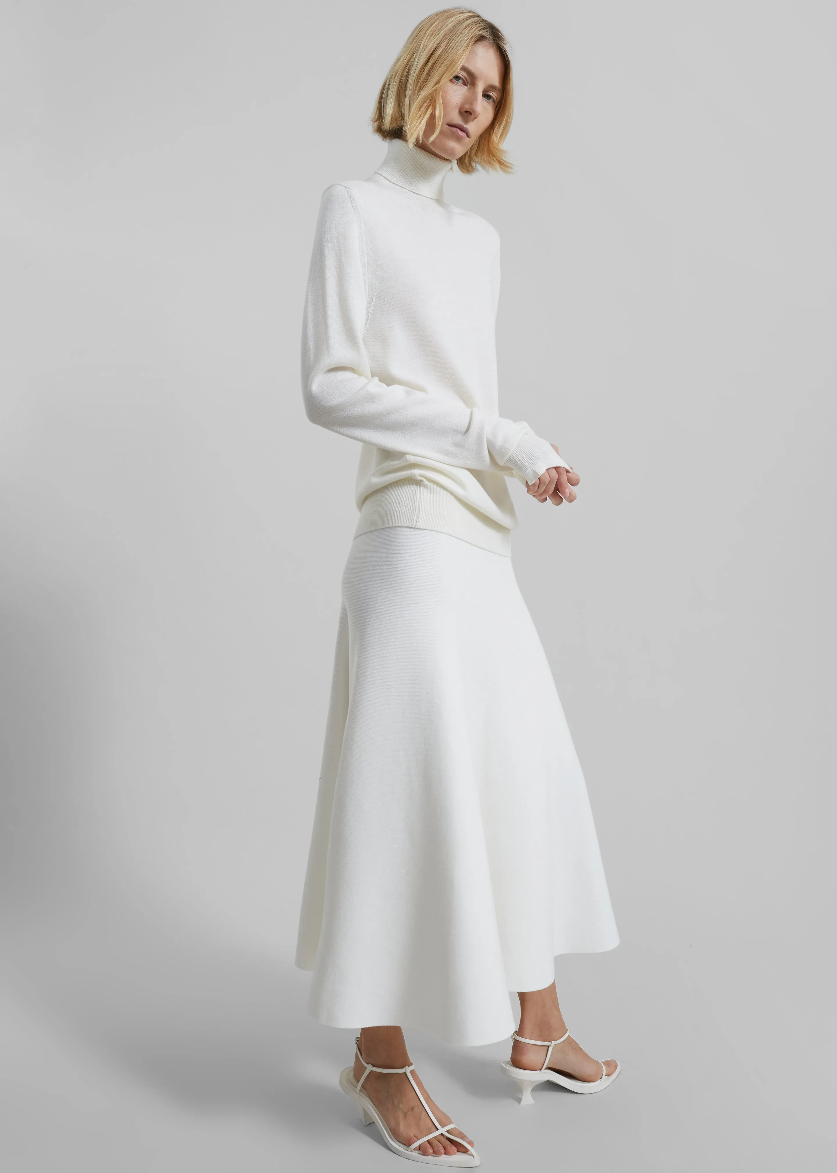 Eve Thin Turtleneck Sweater - Ivory