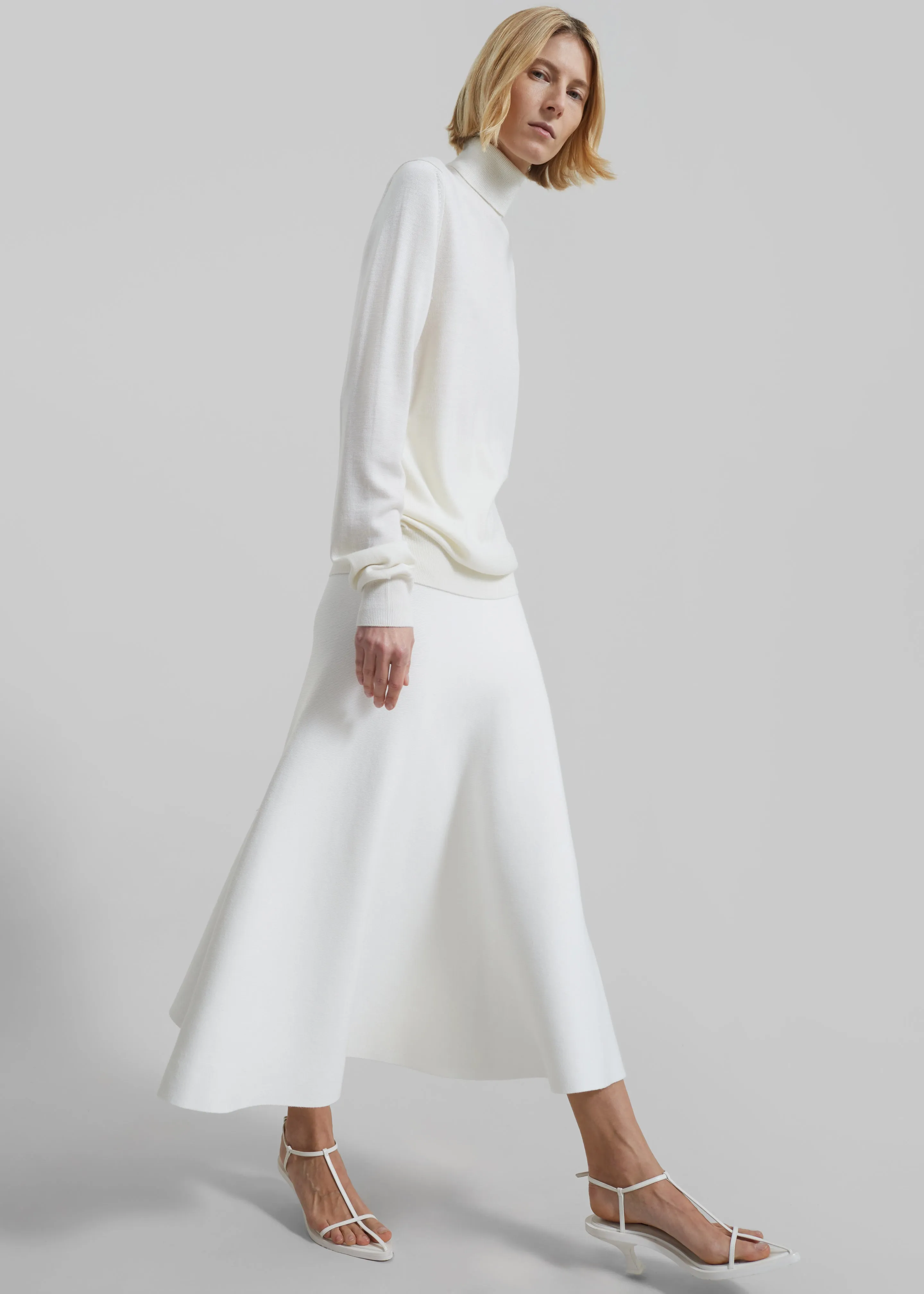 Eve Thin Turtleneck Sweater - Ivory