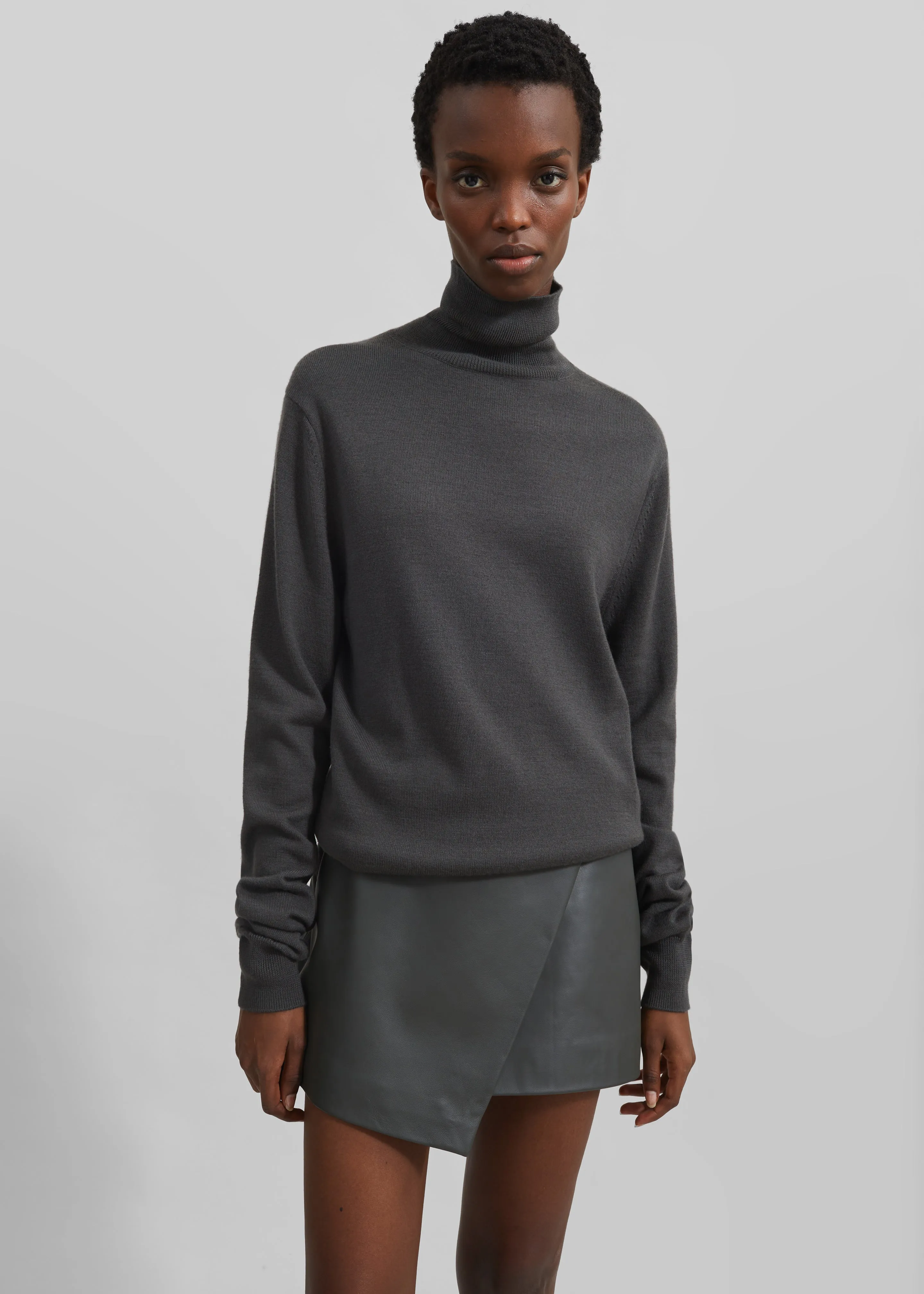 Eve Thin Turtleneck Sweater - Light Khaki