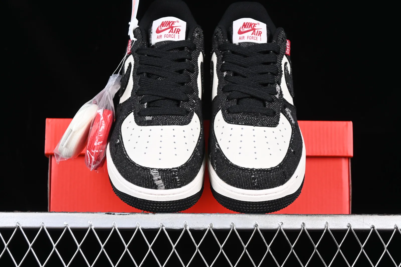 Levis x Nike Air Force 1 07 Low Denim Black White Red VT5698-567