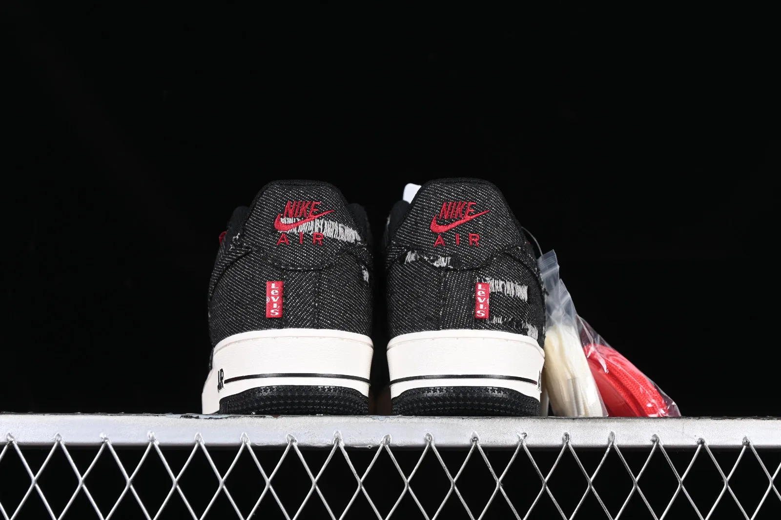 Levis x Nike Air Force 1 07 Low Denim Black White Red VT5698-567