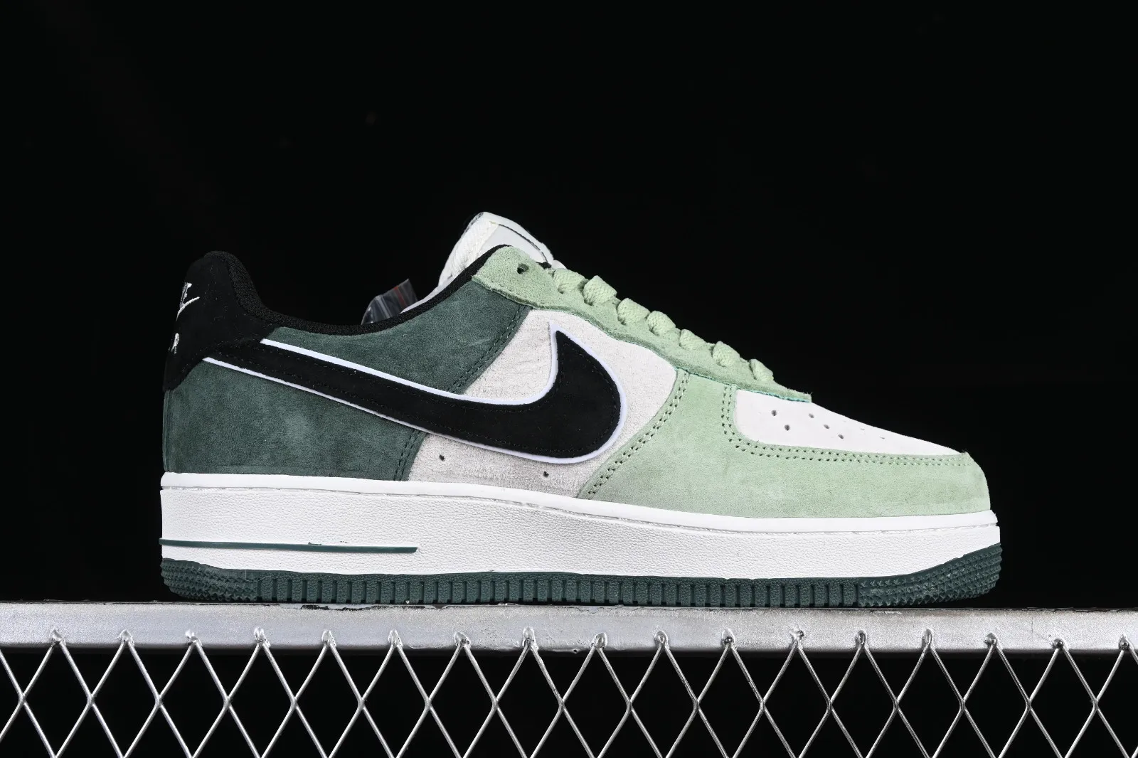 Nike Air Force 1 07 Low Black Green White LF8989-333