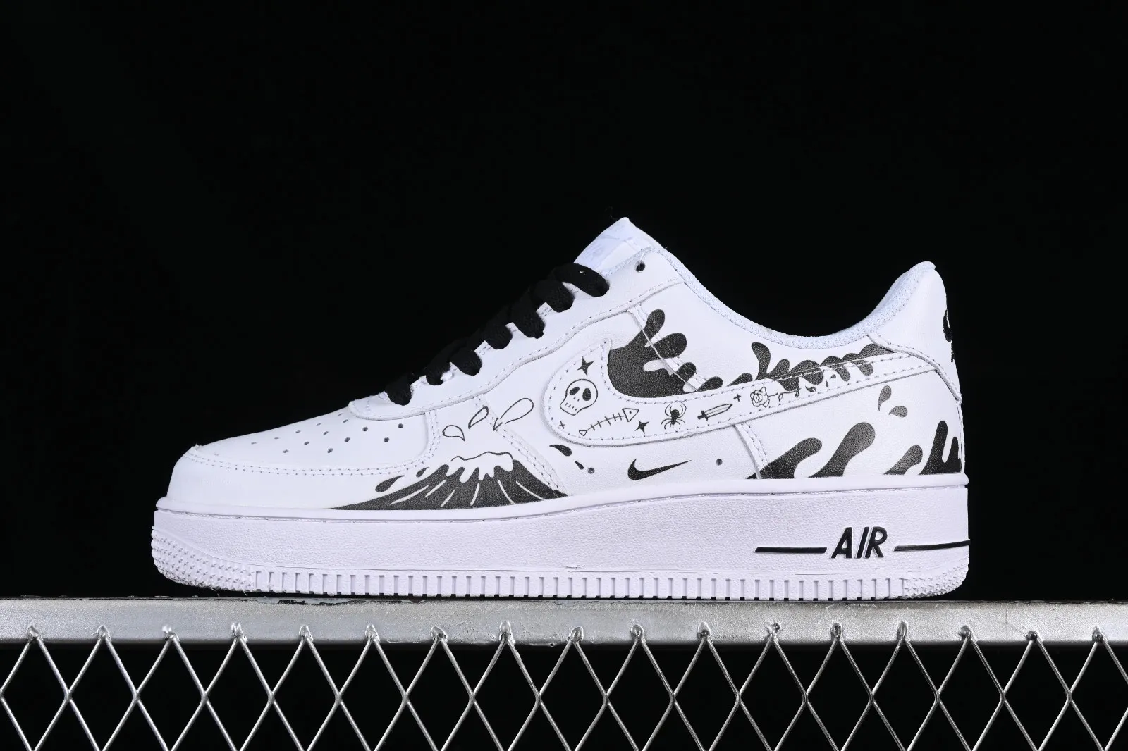 Nike Air Force 1 07 Low Black White AM0703-121