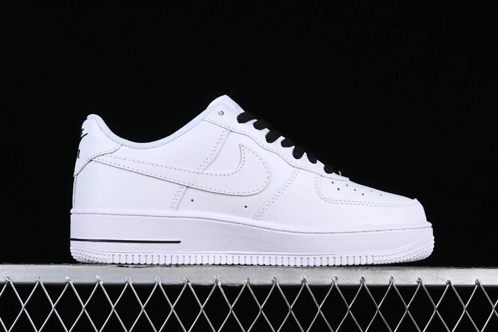 Nike Air Force 1 07 Low Black White AM0703-121