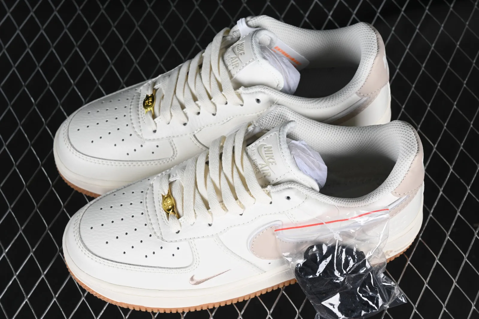 Nike Air Force 1 07 Low Off White Beige Gum Gold WA0531-305