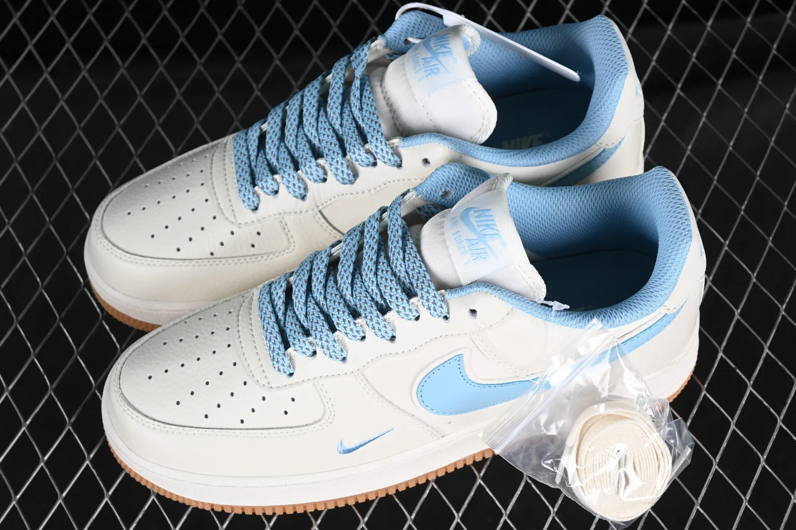 Nike Air Force 1 07 Low Off White Blue Gum HD1689-108