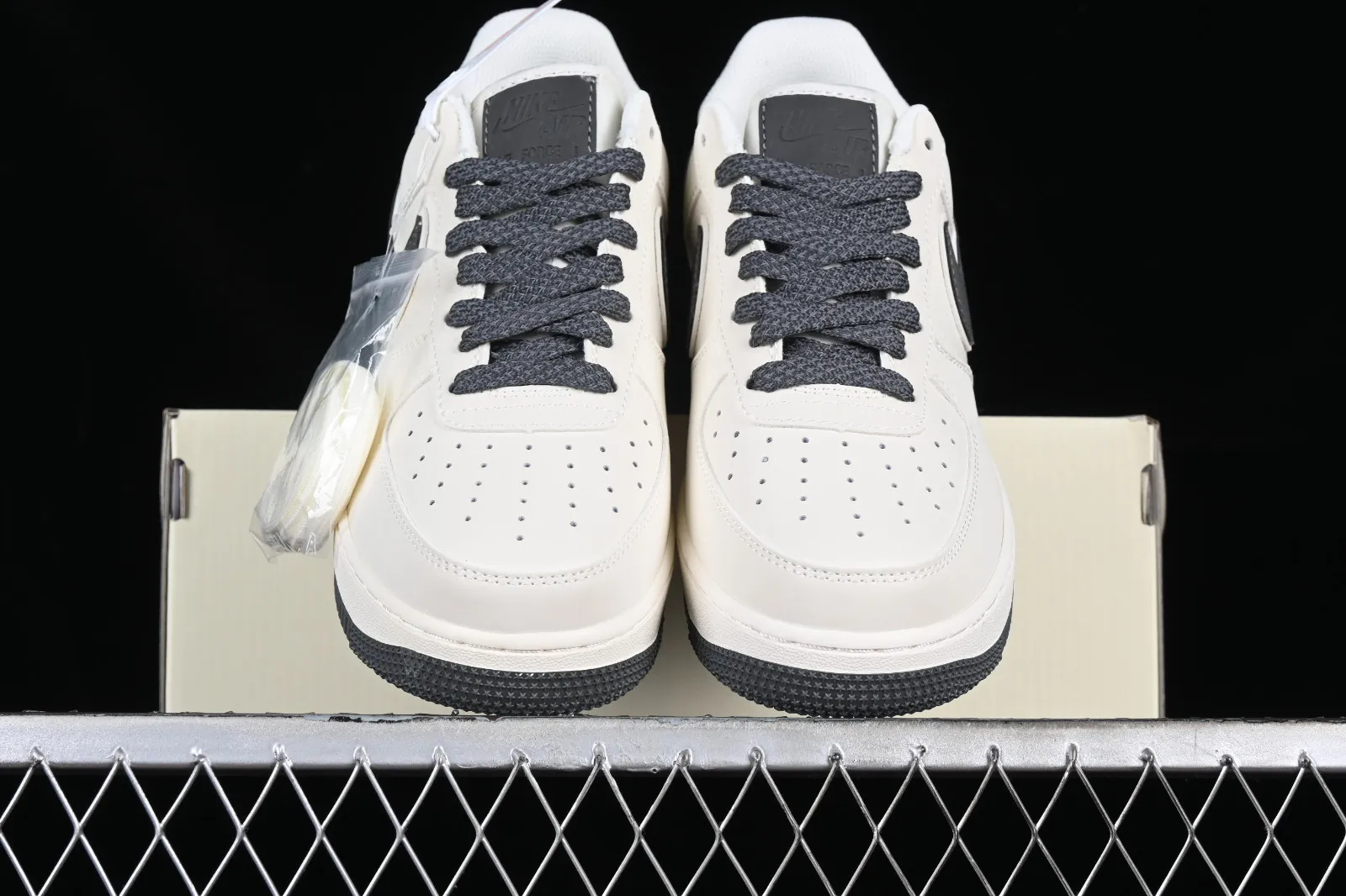 Nike Air Force 1 07 Low Off White Dark Grey GL6835-013