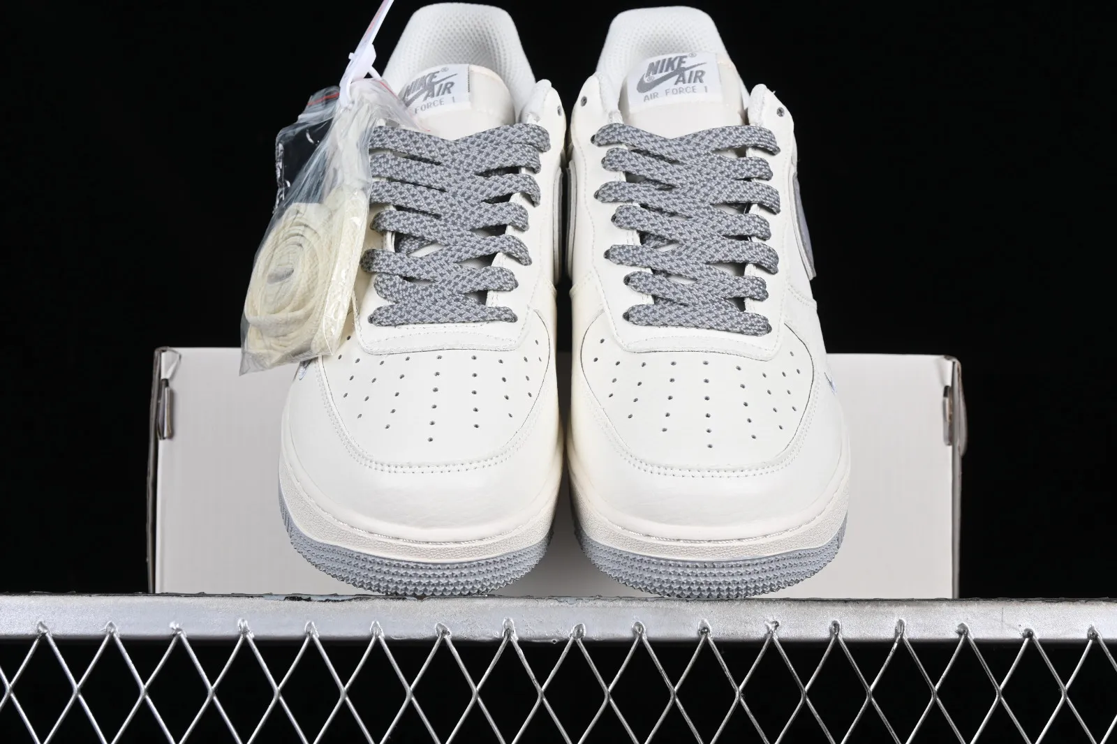 Nike Air Force 1 07 Low Off White Grey AE1686-105