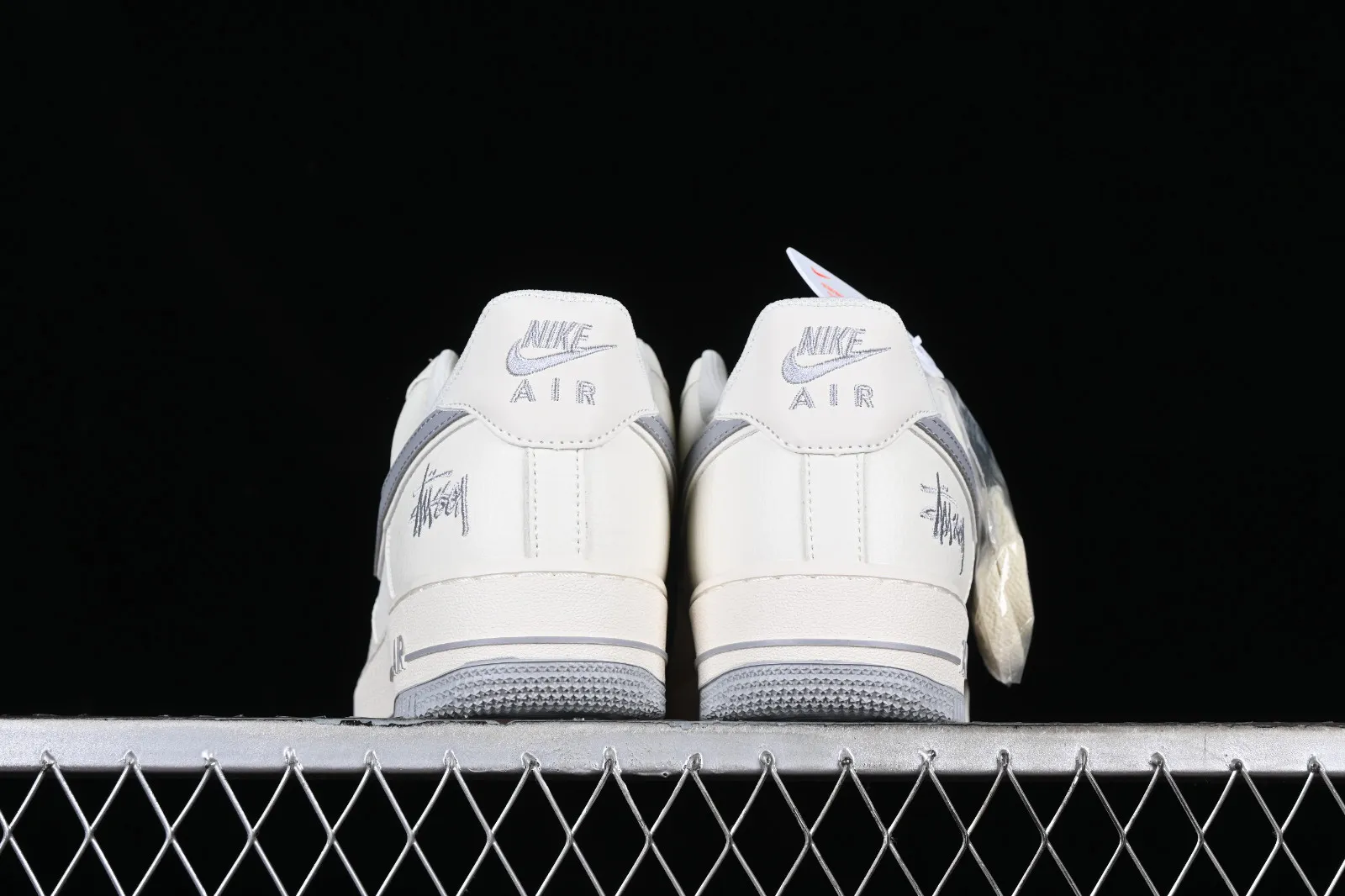 Nike Air Force 1 07 Low Off White Grey AE1686-105