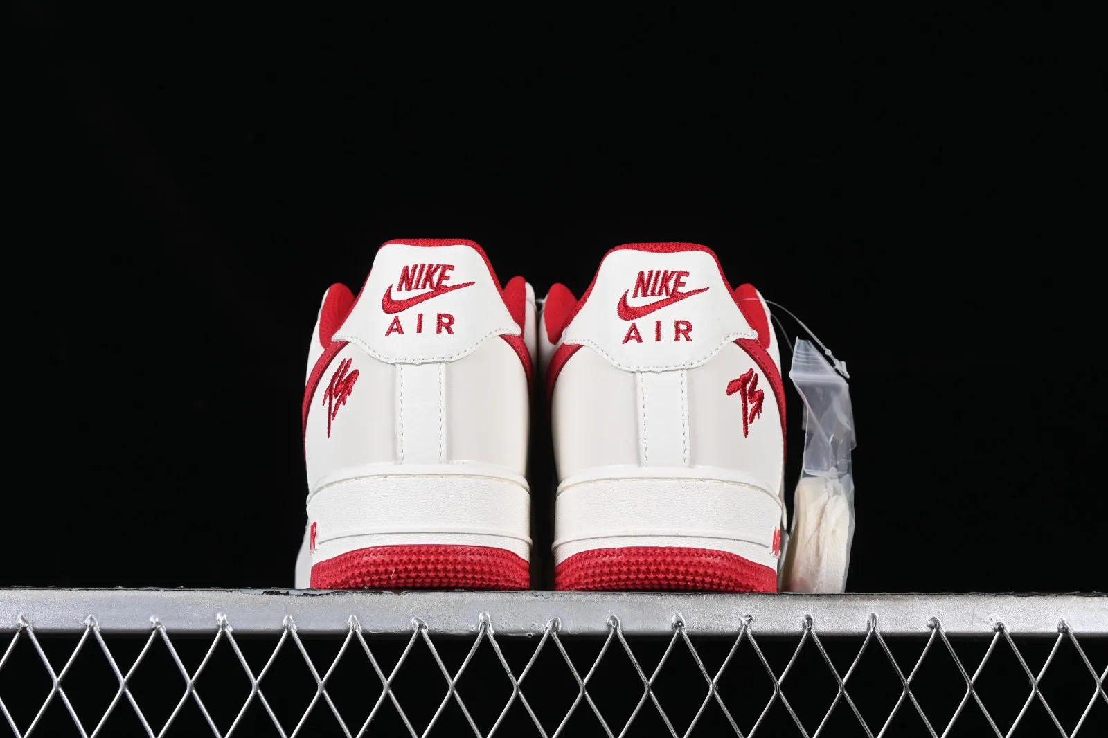 Nike Air Force 1 07 Low Off White Red PF9055-758