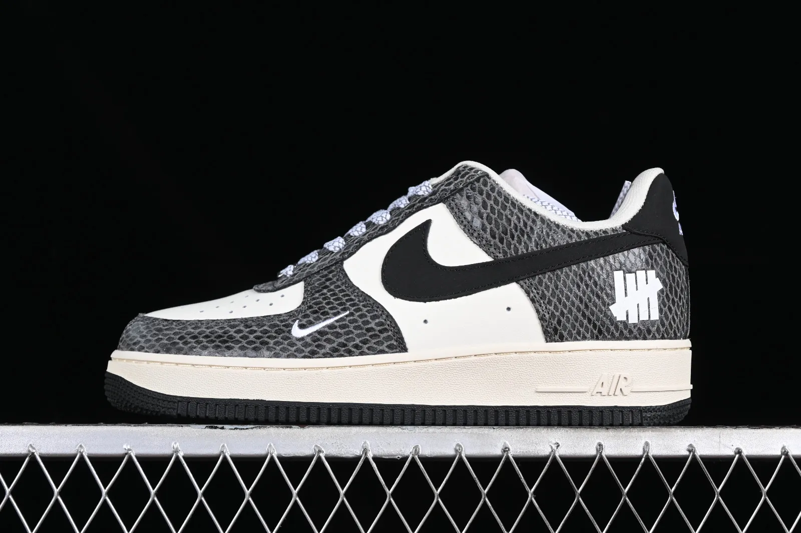 Nike Air Force 1 07 Low White Black Grey BS9055-829