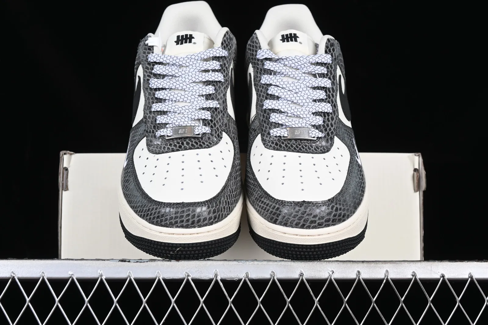 Nike Air Force 1 07 Low White Black Grey BS9055-829