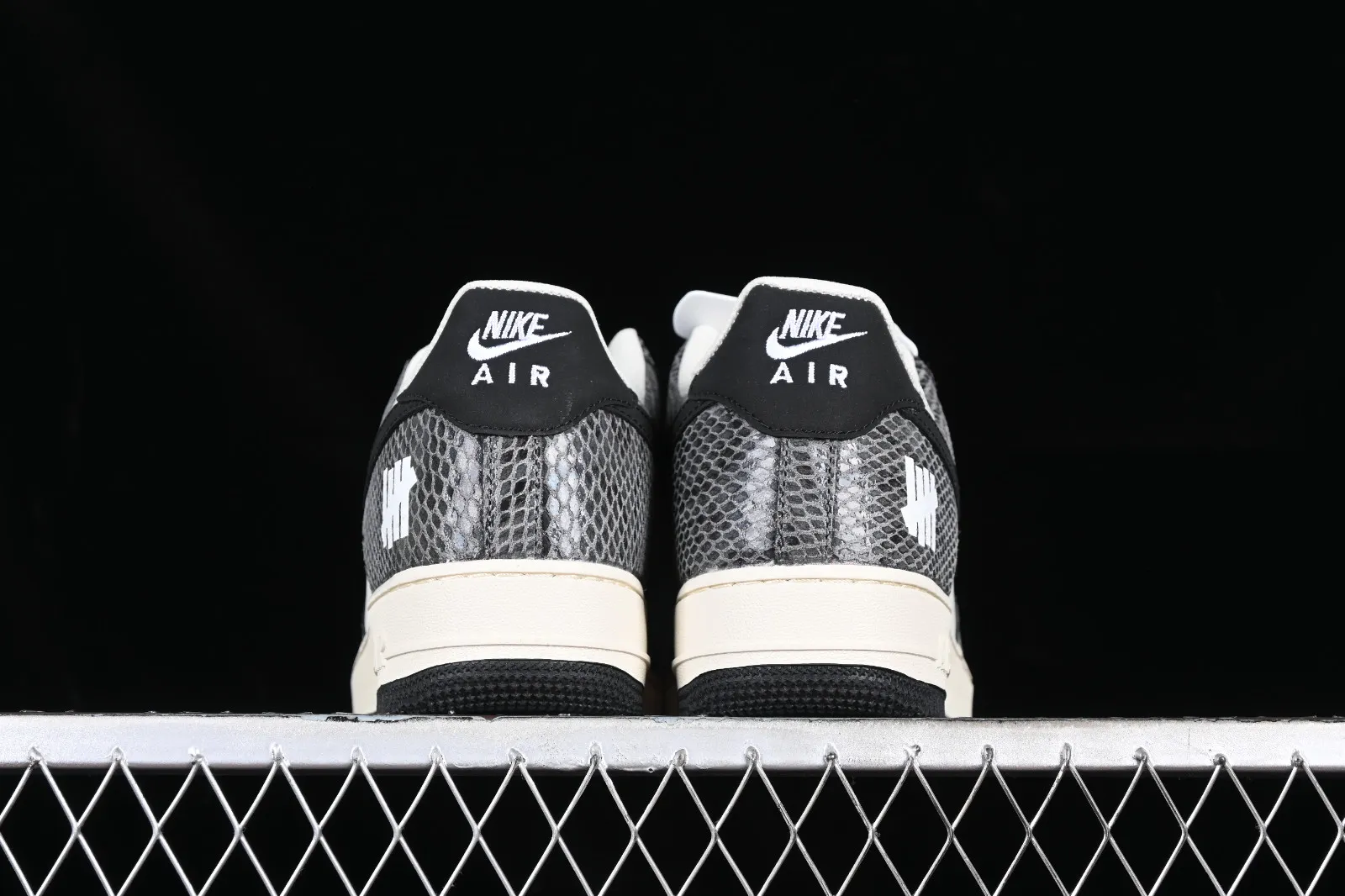 Nike Air Force 1 07 Low White Black Grey BS9055-829