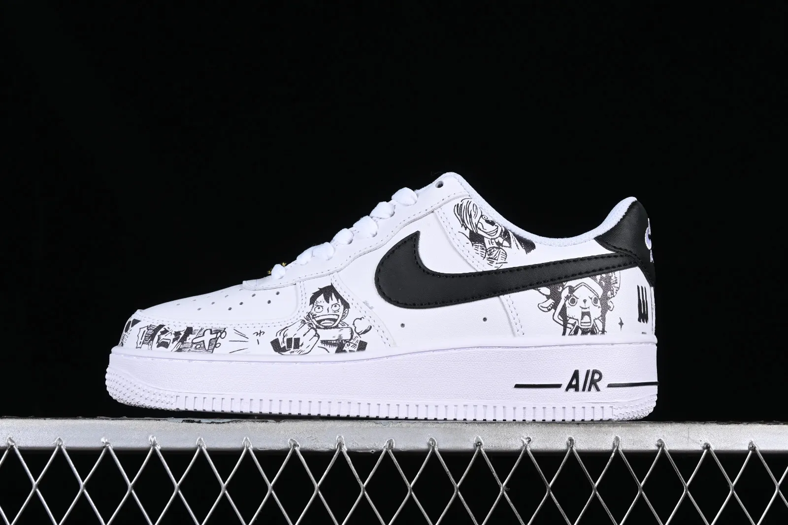 Nike Air Force 1 07 Low White Black Metallic Gold AM0703-122