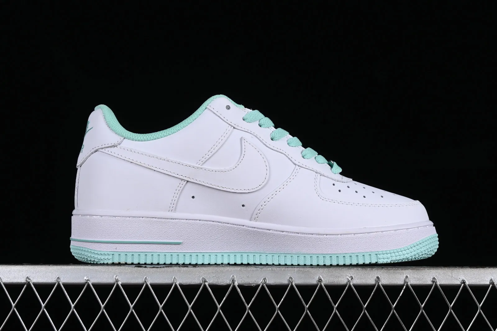 Nike Air Force 1 07 Low White Green PF9055-774