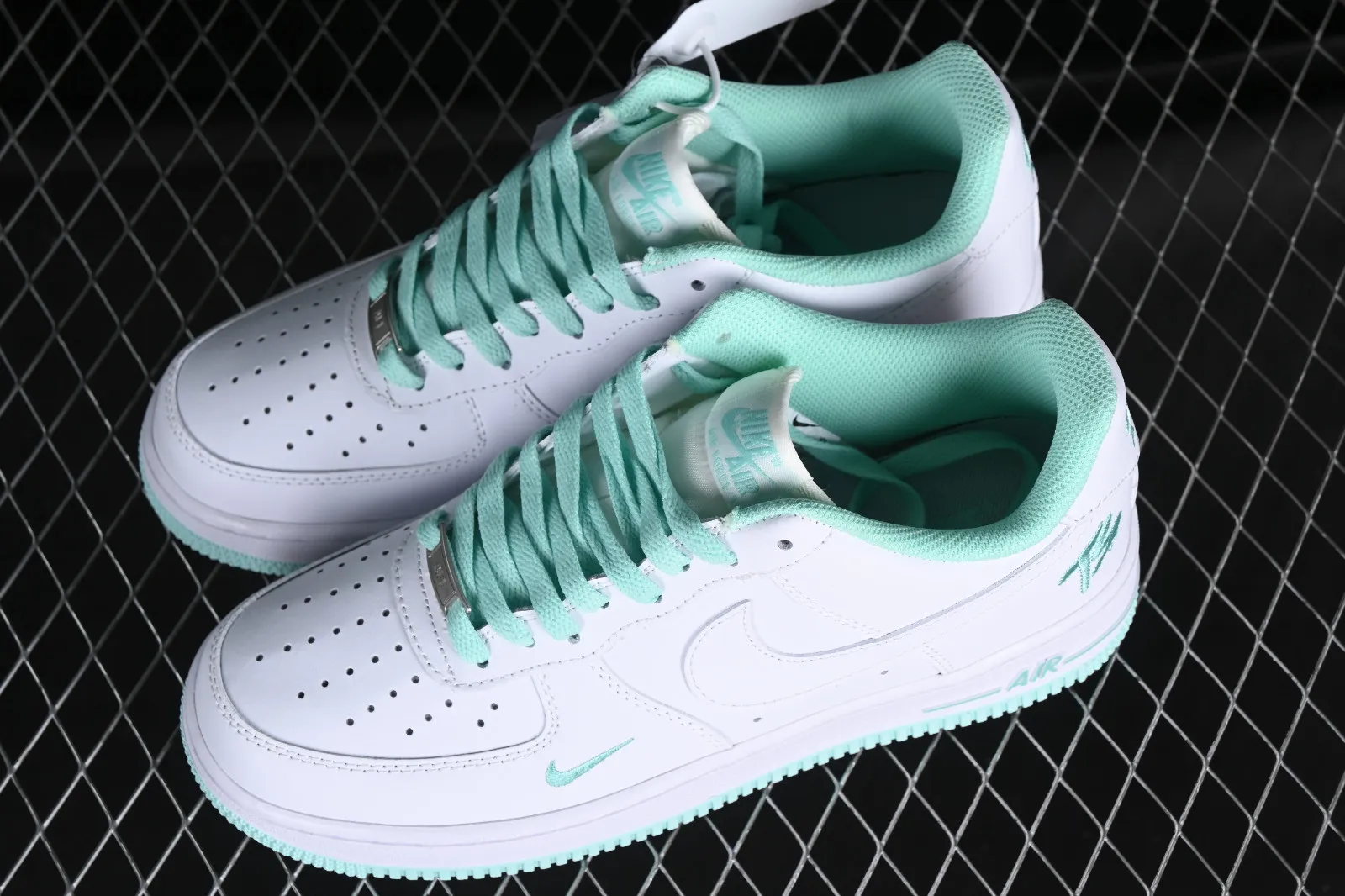 Nike Air Force 1 07 Low White Green PF9055-774