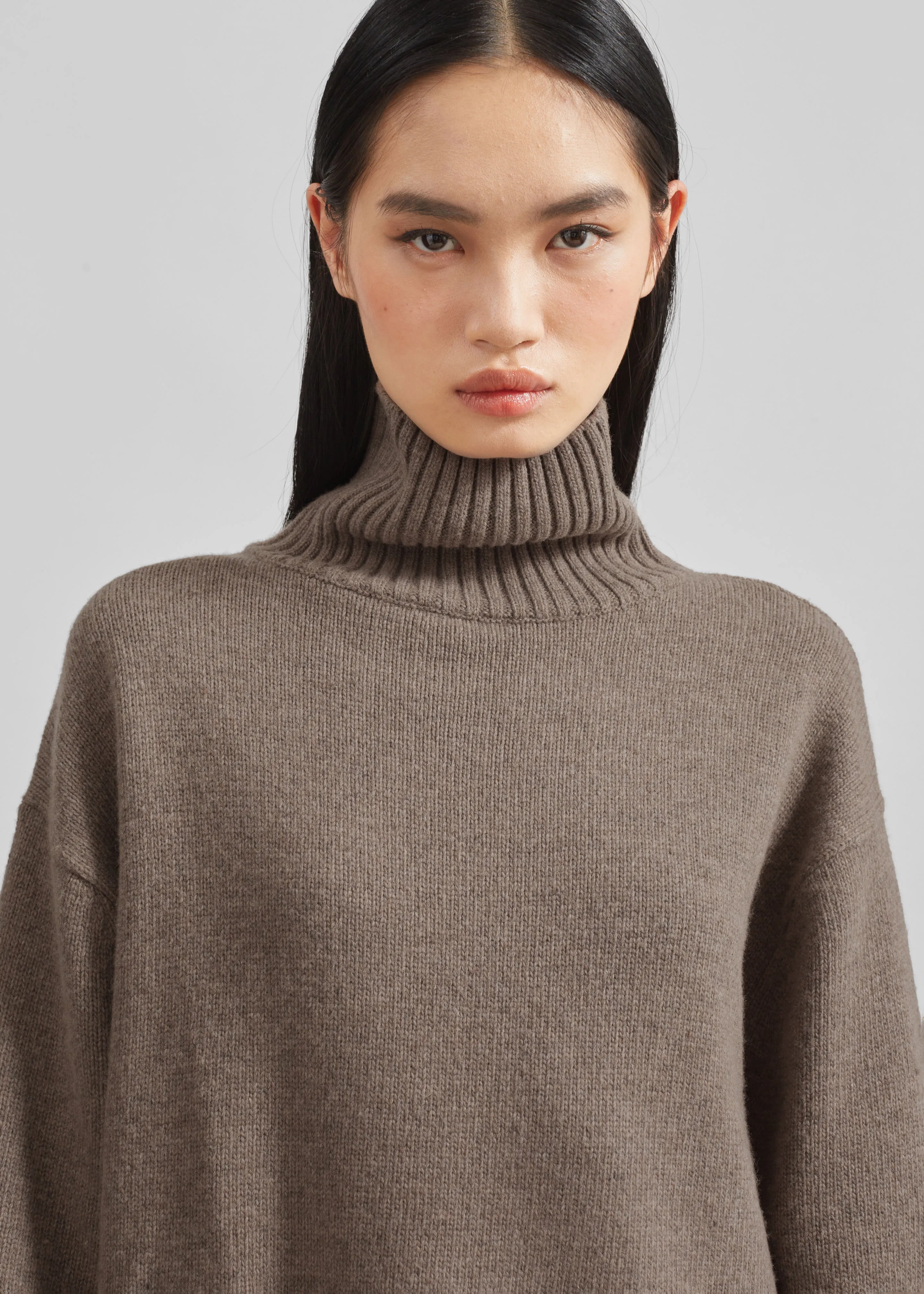 Odense Turtleneck Sweater - Brown