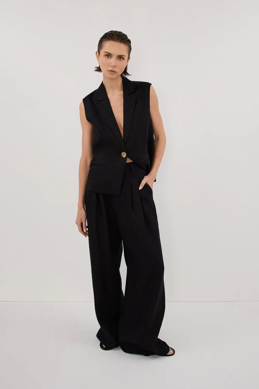 SELAH BLACK LINEN SLEEVELESS VEST