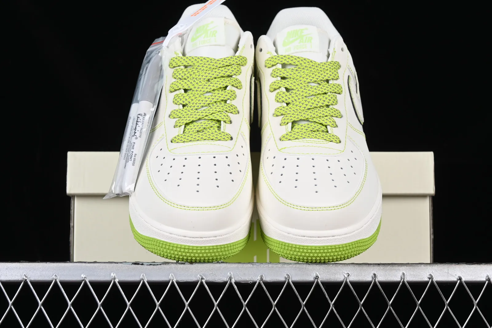 Undefeated x Nike Air Force 1 07 Low Off White Apple Green UN3699-088